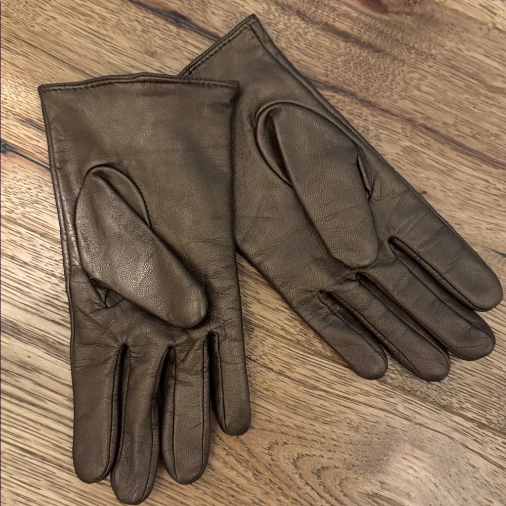 😊Merona Brown Leather Gloves. They have a bit of gold sheen.